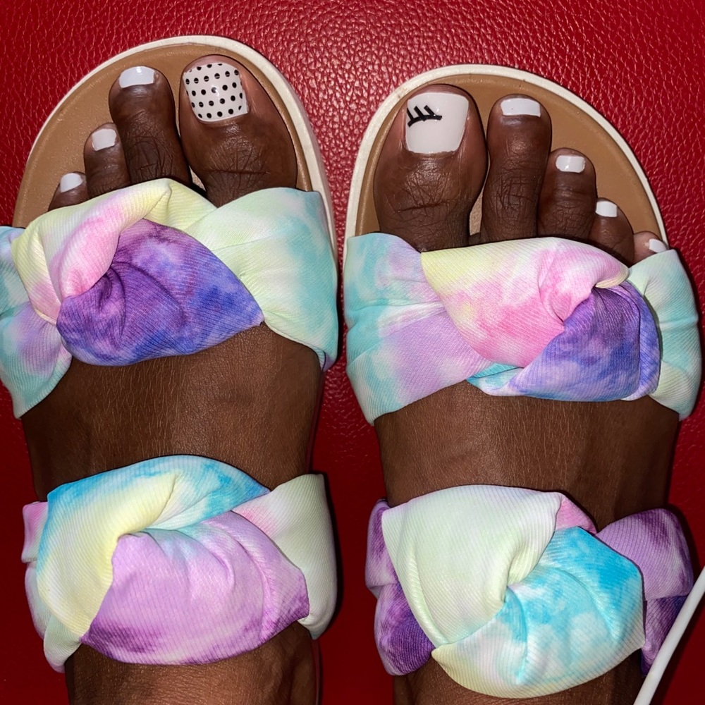 🎀 BCBG KIDS TIE DYE SANDALS 🎀